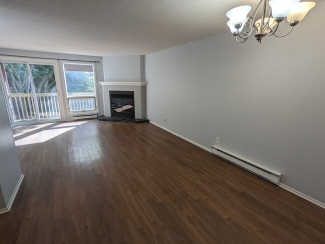 Photo du bâtiment - 6824 Jeanne D'Arc Blvd N