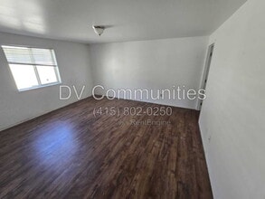 Building Photo - 2822 SW Juniper Ave