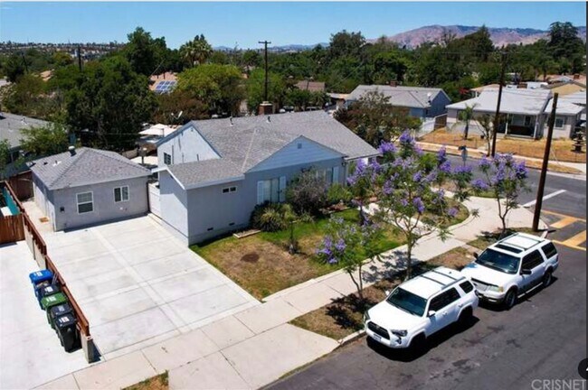 Foto del edificio - 12609 Norris Ave