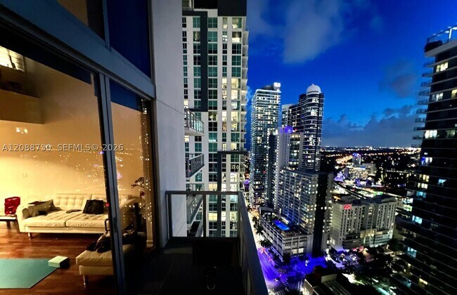 Foto del edificio - 1050 Brickell Ave