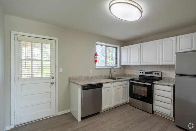 2BR, 1BA - Kitchen - Bramblewood Apartments