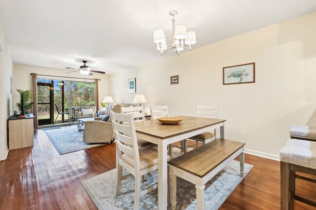Foto del edificio - 390 Pinehurst Ln