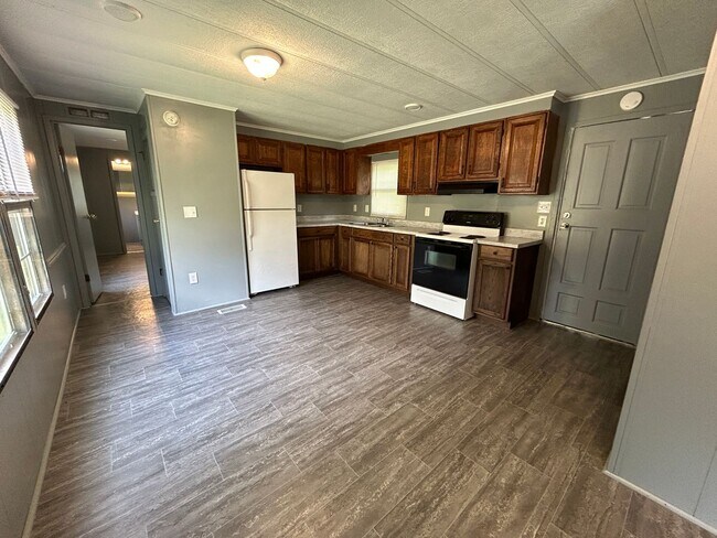 Building Photo - Newly Remodeled 2b/2b in East Asheville