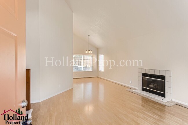 Foto del edificio - Bright & Spacious 4-Bedroom Home – Freshly...