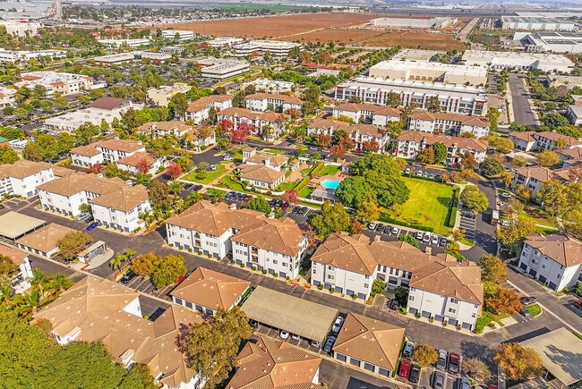 Building Photo - Tierra Vista