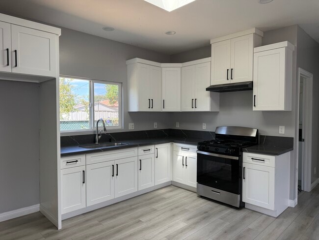 Foto del edificio - 6731 Burnham Ave