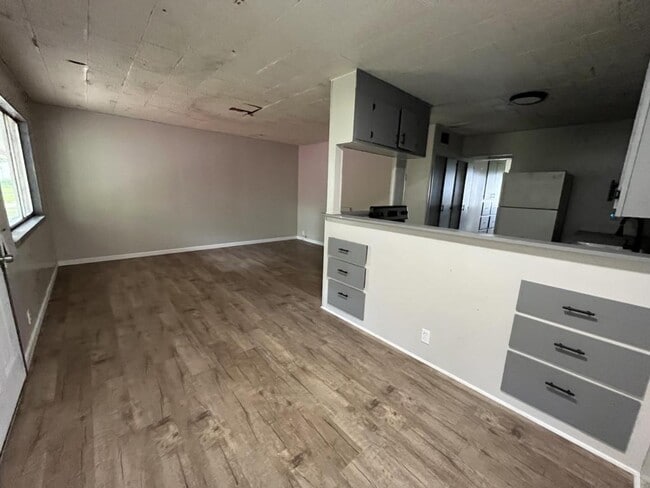 Building Photo - 507 S Connor Ave