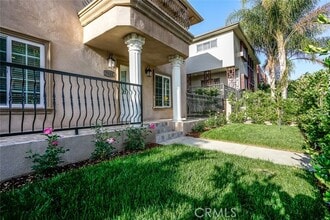 Building Photo - 7522 Fountain Ave