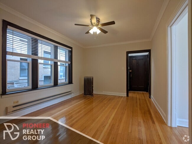 Building Photo - 1421 W Hutchinson St
