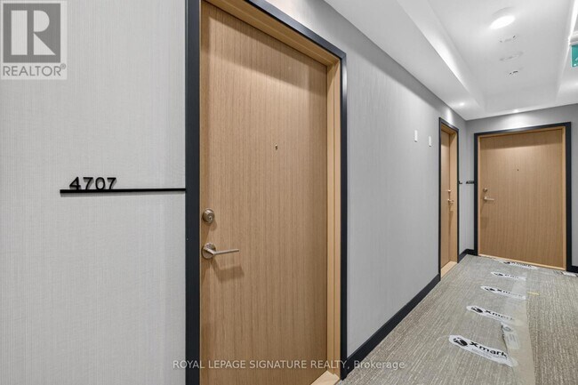 Photo du bâtiment - 395 Square One Dr