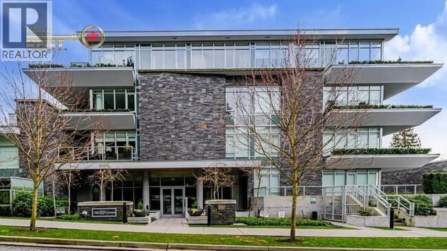 Photo du bâtiment - 788-788 Arthur Erickson Pl