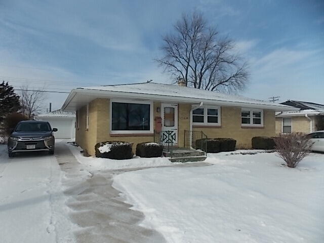 Primary Photo - Wonderful Single Family Home in Racine