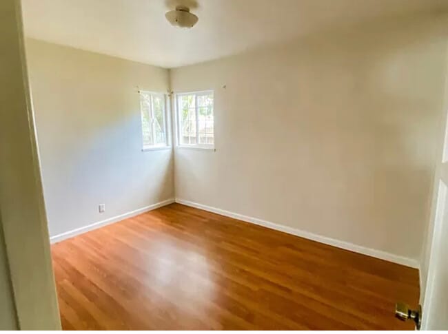 2do dormitorio ubicado al lado del dormitorio principal - 14547 Hallwood Dr