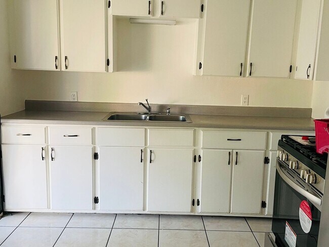 Building Photo - 3 Bedroom Single Family Home in Phoenix