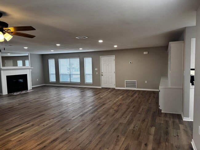 Foto del edificio - 926 Holbrook Cir