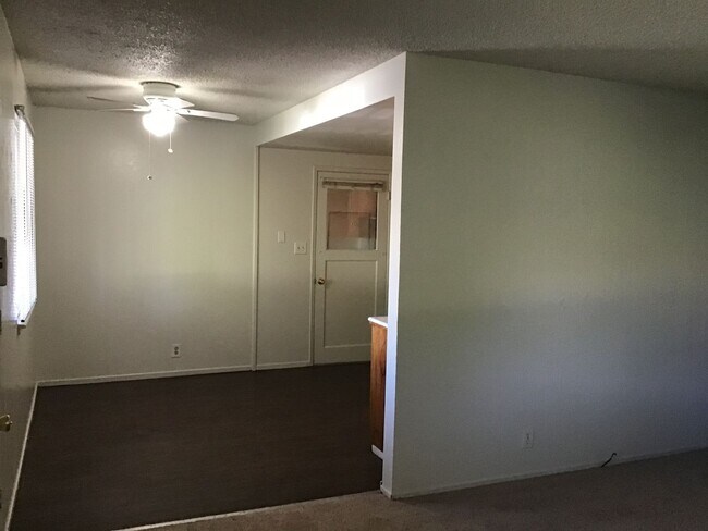 Building Photo - Home on large lot in Old Roseville