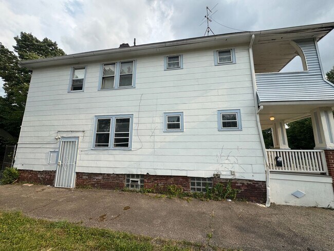 Building Photo - 3037 E 121st St