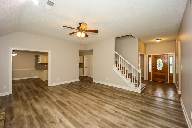 Building Photo - 130 Woodlake Dr