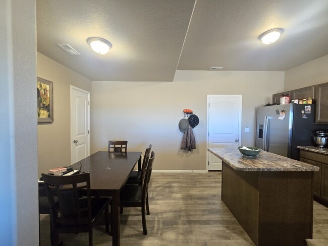 Foto del edificio - 7662 Spruce Pne Grv