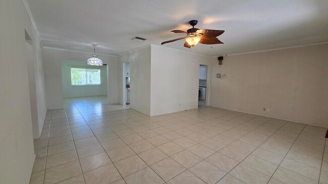Building Photo - 7002 NW 71st Ave