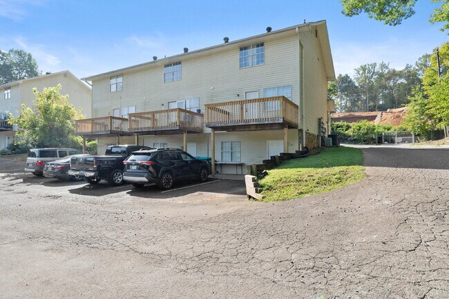 Foto del edificio - One Bedroom Apt Available For Immediate Oc...
