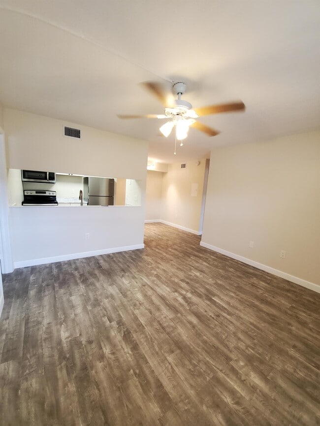 Building Photo - 6040 Shaker Wood Cir