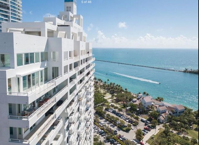 Building Photo - 400 S Pointe Dr