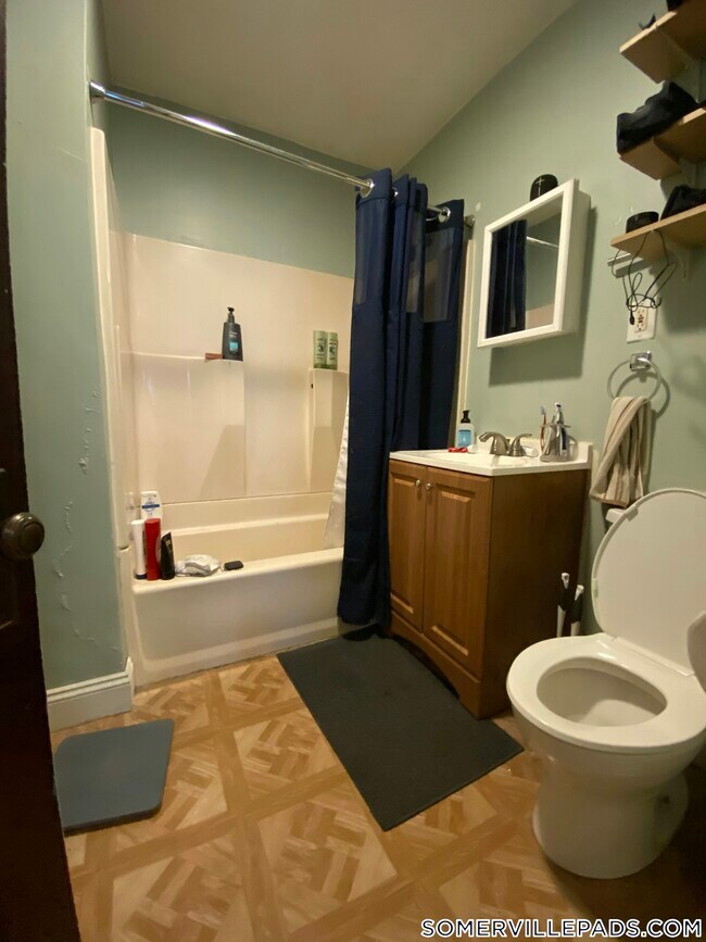 Building Photo - 221 Holland St