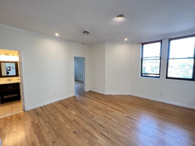 Building Photo - 258 Barrow St