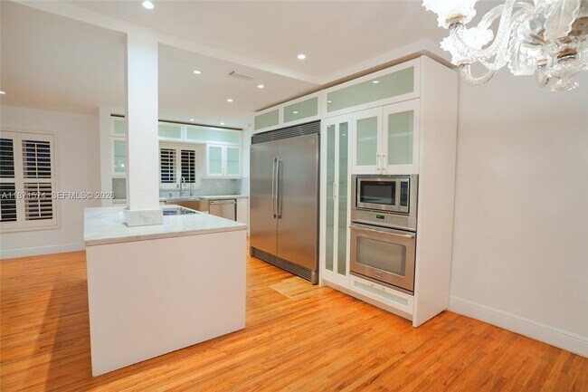 Foto del edificio - 355 Redwood Ln
