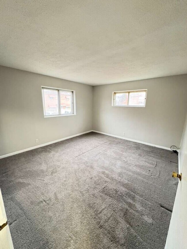 Foto del edificio - Spacious & Updated Bedford Home with Modern Touches