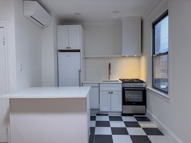 Building Photo - 1221 N Franklin St