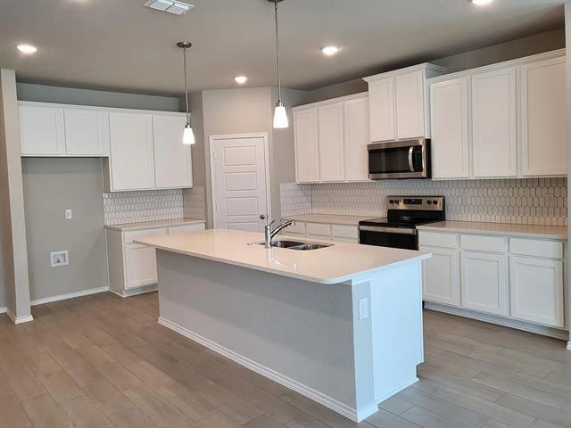Building Photo - 5913 Hopkins Dr