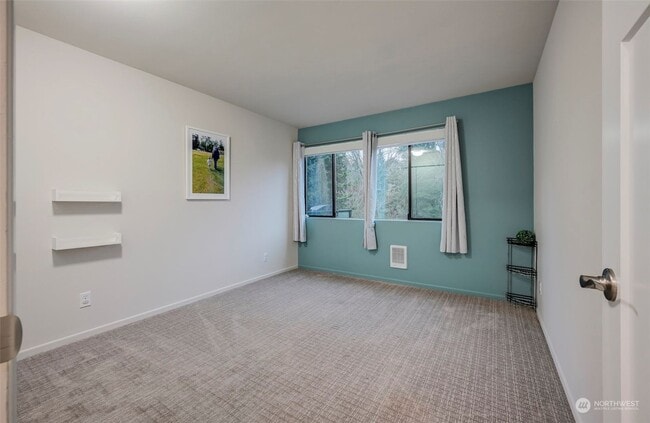 Building Photo - Beautiful 2 bed, 1 bath Shoreline Condo, $2000/mo.