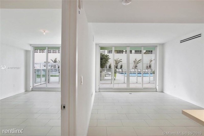 Building Photo - 2 br, 2 bath Apartment - 1758 N BAYSHORE DR