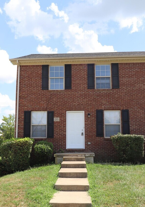 Foto principal - 215 Elkchester Cir