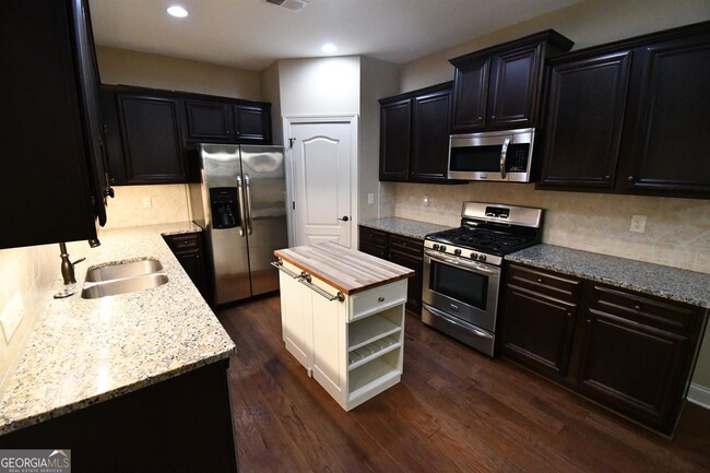 Building Photo - 1844 Manor View Cir NW