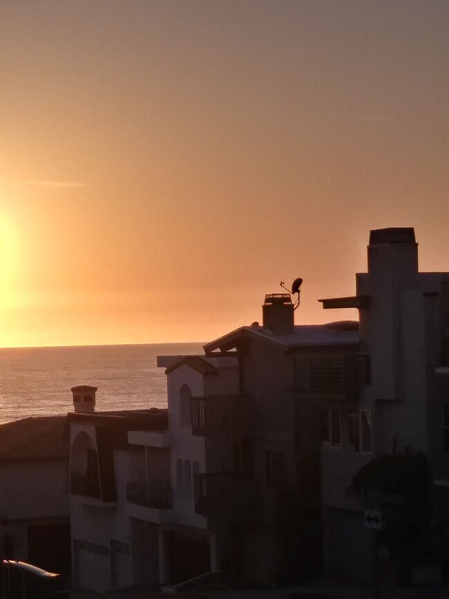 500 Feet from the Ocean - 206 15th St