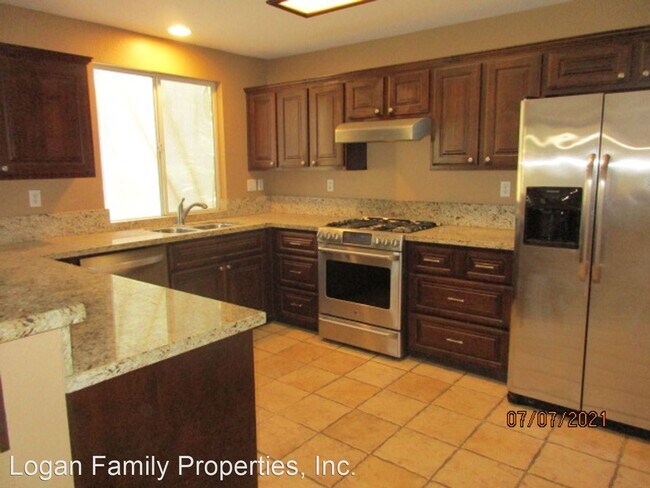 Building Photo - 3 br, 2.5 bath House - 1021 Via Vera Cruz
