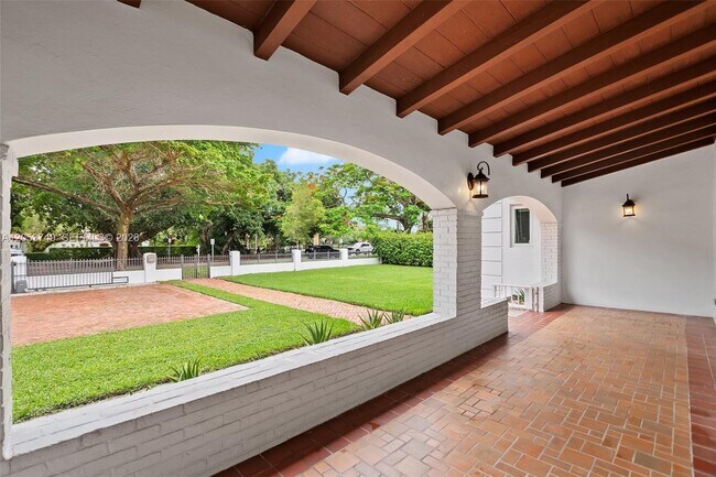 Building Photo - 1808 Granada Blvd