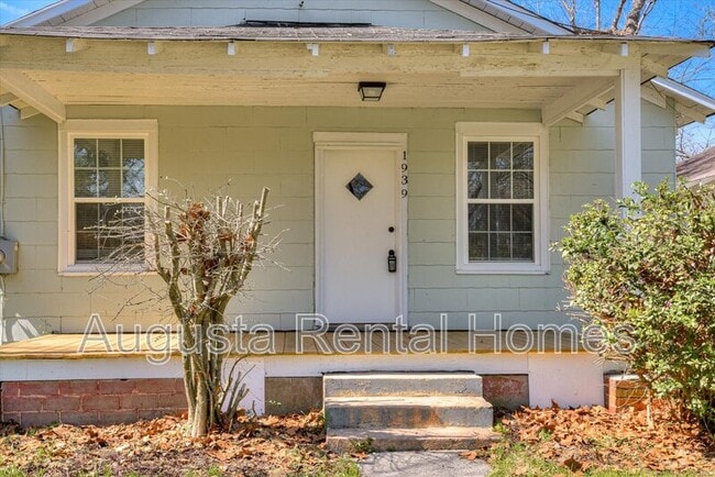 Building Photo - 1939 Haynie Dr