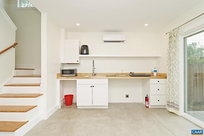 Building Photo - 513 12th St NE