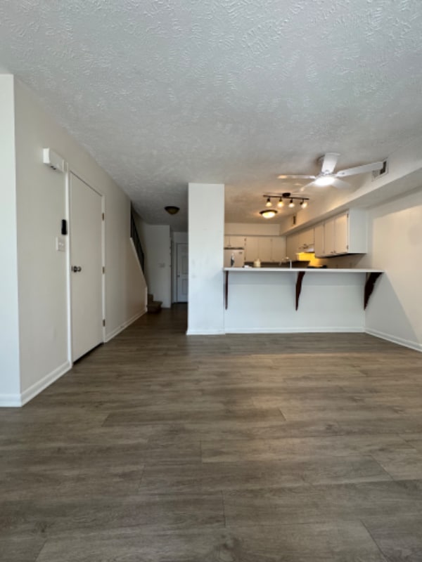 Building Photo - 365 W Illinois Ave