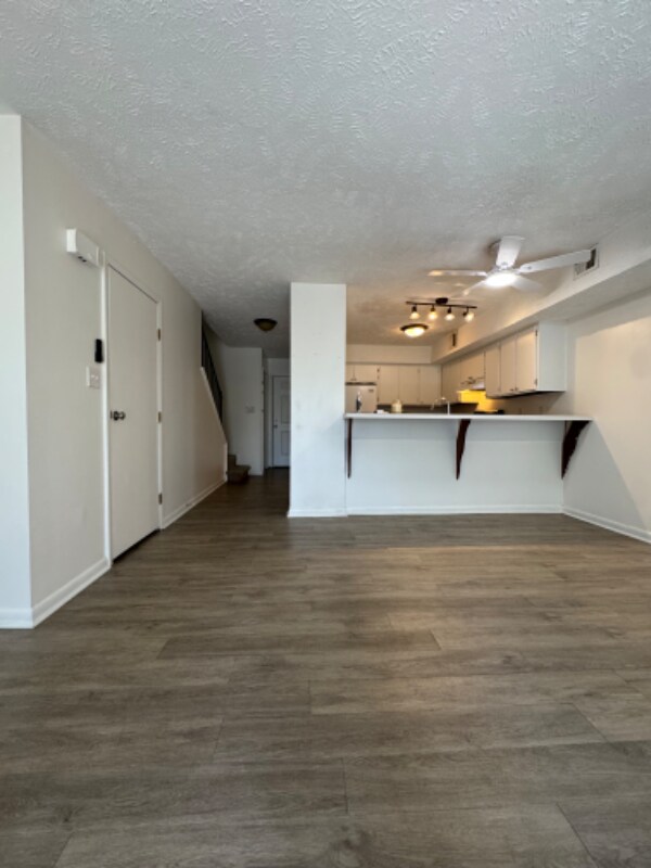 Foto del edificio - 365 W Illinois Ave