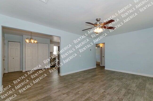 Building Photo - 1420 N Winstel Blvd