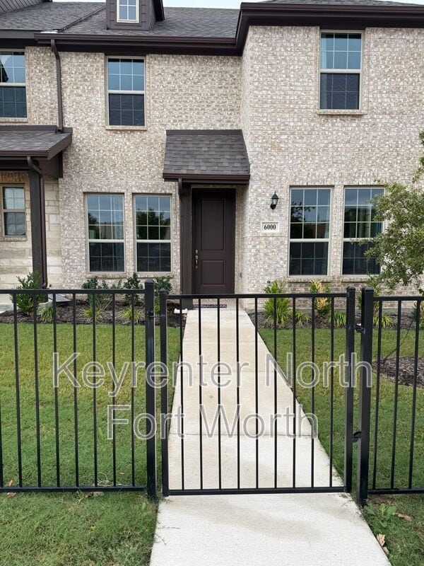 Foto principal - 6000 Bursey Rd