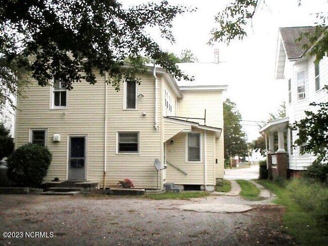 Building Photo - 501 N Road St