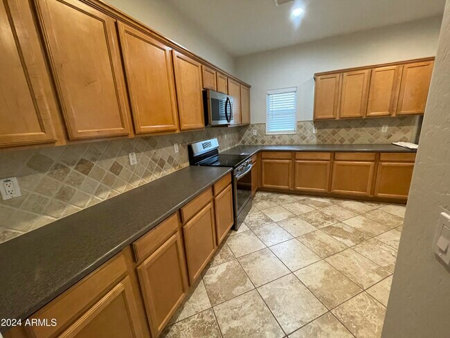 Foto del edificio - 40411 W Helen Ct