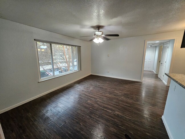 Building Photo - Beautiful 2 Bed Condo