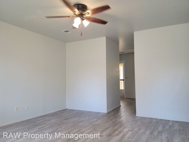 Foto del edificio - 3 br, 1 bath House - 8096 Irwin Ave.